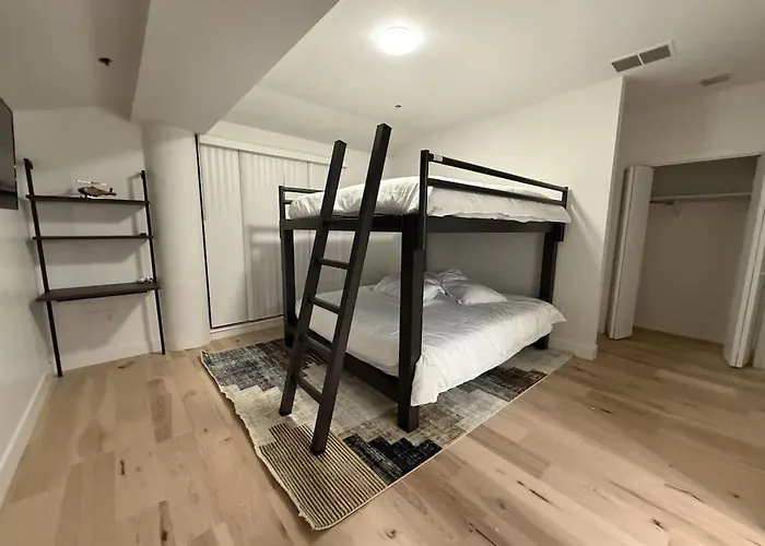Silverking Mountainside Penthouse Suite